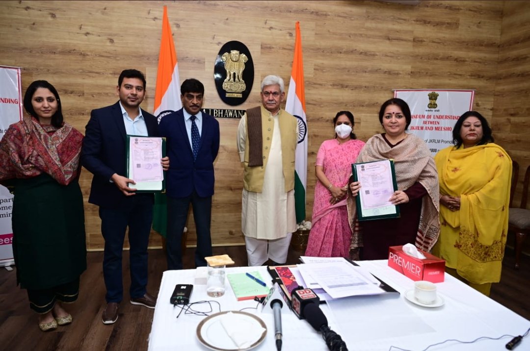 JK_NRLM's tweet photo. JKRLM today entered into a strategic partnership with @Meesho_Official by signing an MoU with the e-commerce marketplace to bring handmade products made by SHGs into e-commerce platform for their promotion.@indukanwal @OfficeOfLGJandK @DAY_NRLM @mandeep082 @mopr_goi @MoRD_GoI https://t.co/ZbTjSH5ocv