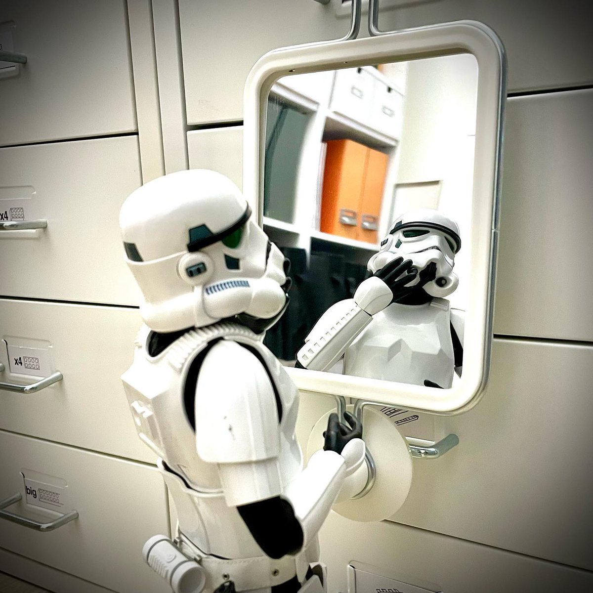 anthoatana's tweet photo. Penser à se raser 🪒 #bigshave #stormtrooper #starwars #disney #hottoys #ikea #toy #toystory #toystagram #toyphotography #actionfigures #6scale https://t.co/aWgRZvdqak