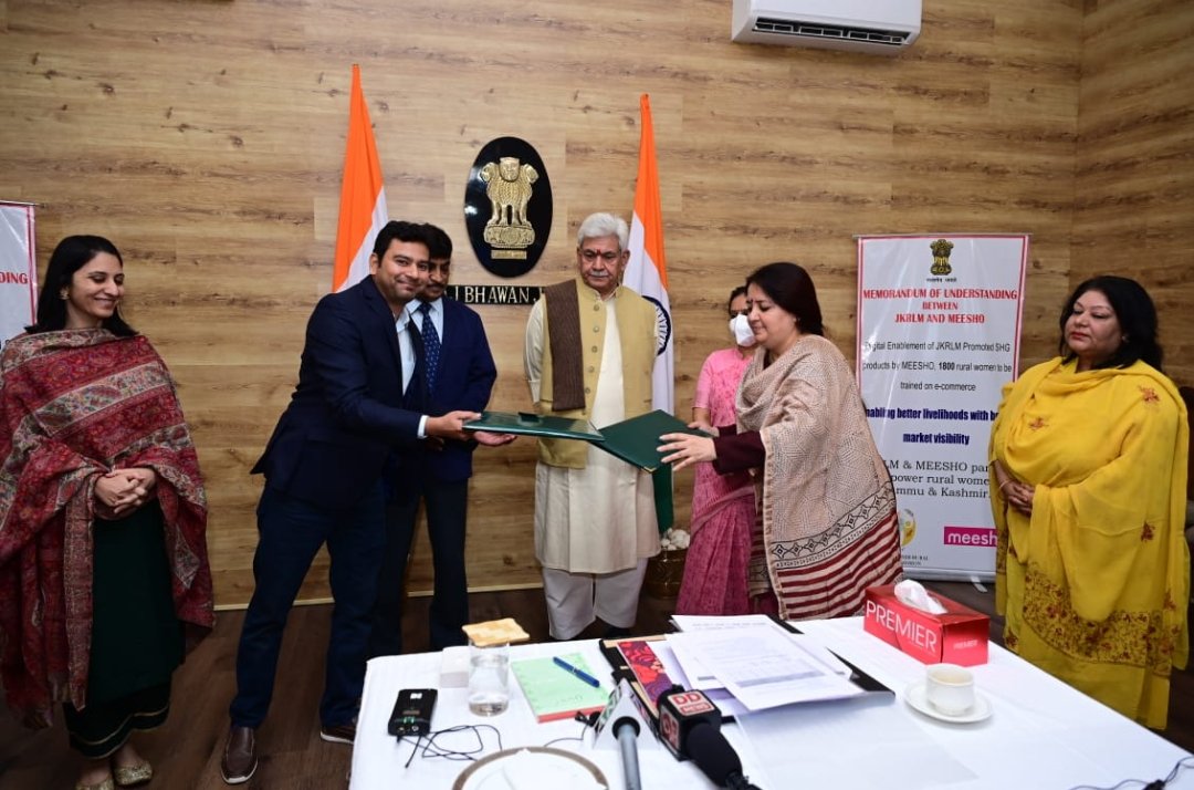 JK_NRLM's tweet photo. This MoU signed with @Meesho_Official is another milestone contributing to the progress of JKRLM,SHG members promoted Under JKRLM will now be able to sell their products to a pan India consumer base;MD JKRLM @indukanwal @OfficeOfLGJandK @MoRD_GoI @mandeep082 @DAY_NRLM @diprjk https://t.co/Yap8k1yWby