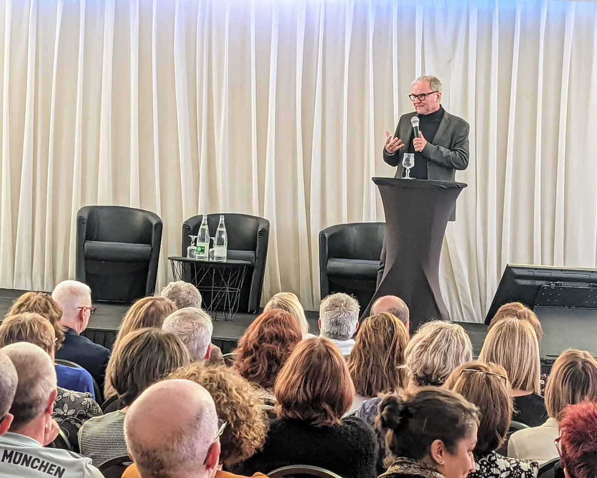 Le tour des régions de la direction retraite complémentaire #ag2rlamondiale se poursuit aujourd'hui à Lyon. J'ai le plaisir de retrouver les équipes de la région Rhône-Alpes et partager avec eux nos enjeux. Toujours aussi agréable d'aller à la rencontre des collaborateurs !