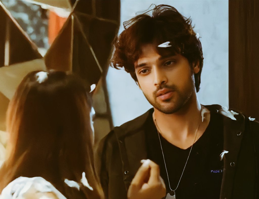 Can you guys see the pain and longing in his eyes? He's tired of their separation 💔 #ManikMalhotra #ParthSamthaan #KYYS4OnVoot @LaghateParth