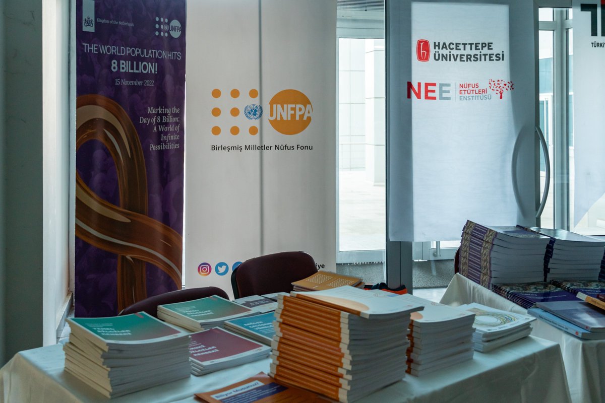 unfpaturkiye's tweet photo. Beşinci #Nüfusbilim Konferansı, 18 Kasım'a kadar devam edecek!
🌍Dünya üzerinde #8Milyar olmamızı kutlarken, kritik öneme sahip nüfus ve göç konularını alanlarında uzman kişilerle tartışıyoruz. 🤝
Daha fazla bilgi için standlarımızı ziyaret etmeyi unutmayın! https://t.co/DB6c9LR24p
