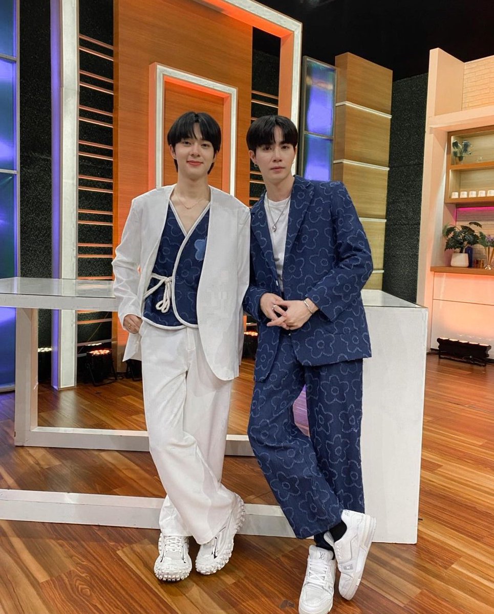 callmezuzin's tweet image. เจอแบรนด์ละ รอสิ้นปีก่อนผม f แน่ๆ ชอบมาก
instagram.com/p/ClDXoT5SI7T/…