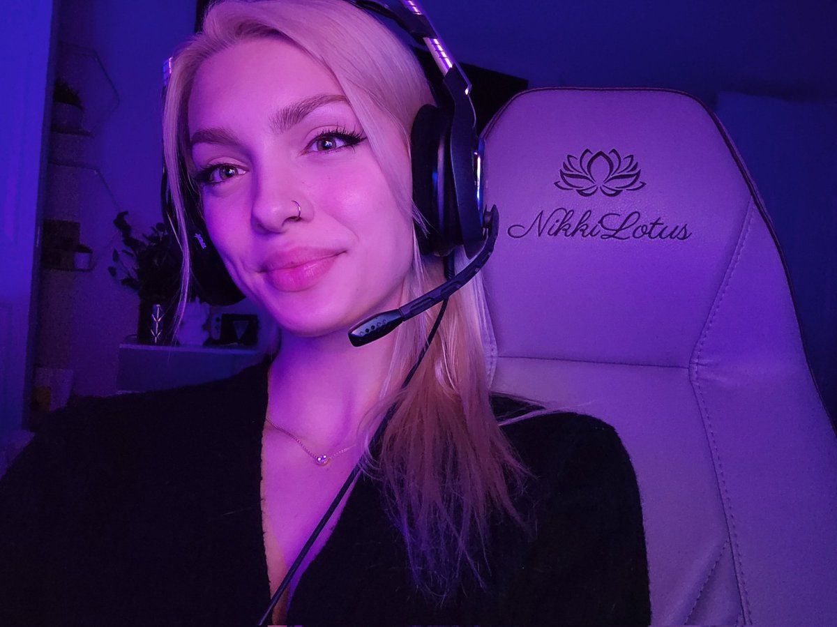 Like my new gaming chair logo?😝