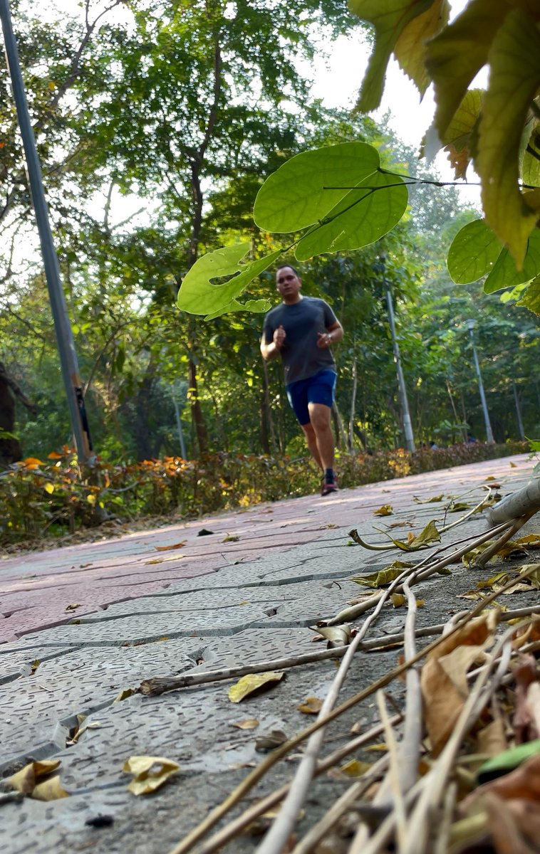 Harish2417's tweet photo. WO 85&99- When you run 🏃♂️, the road or track belongs to you. 😄 1 Run to go for 100 runs 🏃♂️of year 🥹 #worktravel #selfietraining https://t.co/WkqjMbHVBY