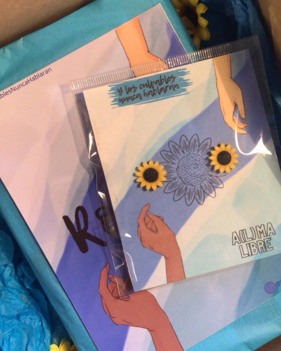 JuliosHart's tweet photo. Feliz de contar ya con 2ª Edición de mi libro, feliz de que ya son tres meses de mis Culpables por el mundo, feliz de que exista Merchandise! 🌻💙 #YLosCulpablesNuncaHablaran #TeamHart Regalen letras estas fiestas💙 dm o click en el enlace 🌻🌻🌻 https://t.co/7Tgbcx8lGy