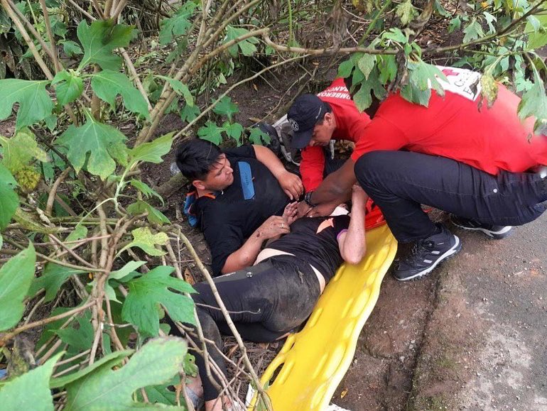 bomberoslosbanc's tweet photo. El Cuerpo de Bomberos de San Miguel de los Bancos atendió un accidente de tránsito  en el Km/102  en coordinación con la ambulancia 🚑 de la Cruz Roja, producto del accidente se traslada una persona de sexo femenino al Centro de Salud de San Miguel de los Bancos https://t.co/OHtDTJzCmO