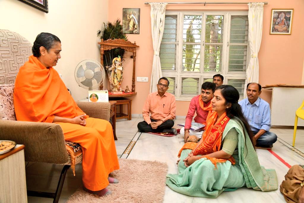 આજ રોજ સમદર્શન આશ્રમ સેક્ટર-1 ખાતે 36-ગાંધીનગર ઉત્તર વિધાનસભાના ભાજપના ઉમેદવાર તરીકે ઉમેદવારીનું ફોર્મ ભરવા જતા પૂર્વે વિજય સંકલ્પ સાથે પરમ પૂજ્ય ગુરૂમાના આશીર્વાદ પ્રાપ્ત કર્યા 

#ભરોસાની_ભાજપ_સરકાર #કમળ_ખીલશે_ગુજરાત_જીતશે #ભાજપ_આવે_છે #BJP4Gandhinagar #GujaratElections2022
