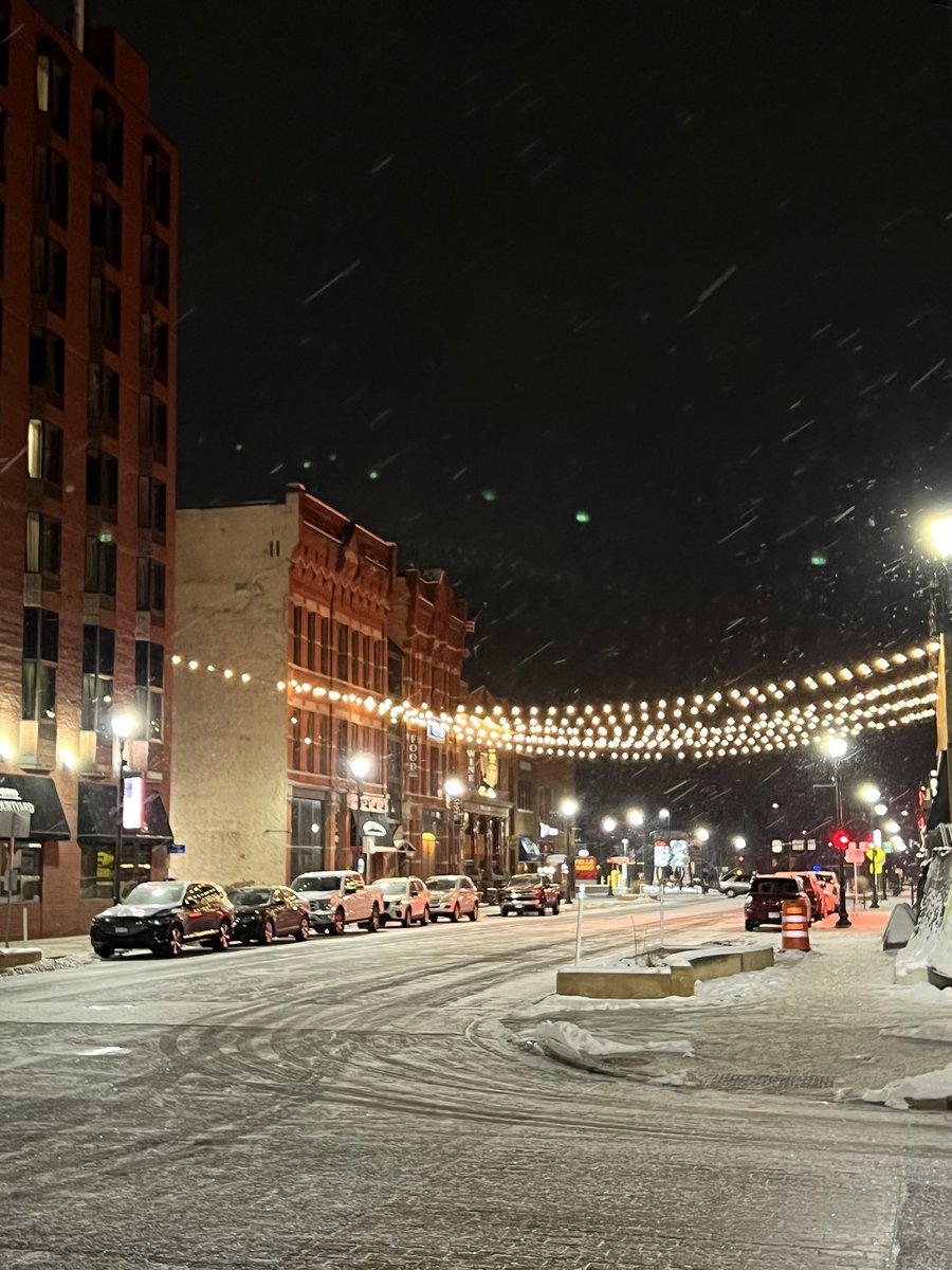 Solontdubb's tweet photo. 2-3 weeks earlier than I would like, but the snow can be beautiful if you get in the right mindset. #Cloudtown https://t.co/tJhqKddWyL