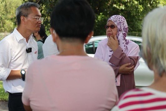 RusnahAluaiP136's tweet photo. Selepas itu, sempat juga saya ke Sidang Media bersama YB @khoopoaytiong di Kampung Hailam. Banyak perkara juga sempat kami borakkan cabaran politik di dalam kawasan masing masing. Tapi semangat kami tetap utuh berdiri untuk Harapan 🇲🇾 
Kita boleh! 

#tanggabatu #p136 #kitaboleh https://t.co/5ttJ8rHFyO