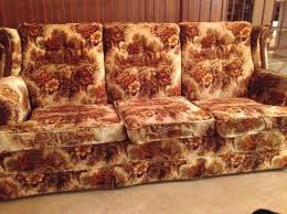 tm_dragon's tweet photo. @jackielconnell I always just assumed they came free with this couch. https://t.co/5ZxzExcBGY