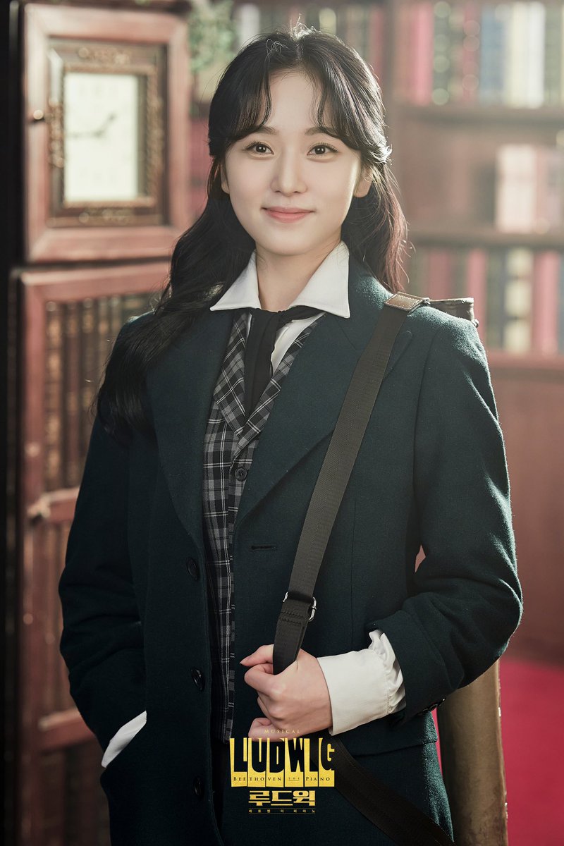 orchardmusical's tweet photo. [#루드윅]

🎵 미공개 프로필컷 공개

뮤지컬 <루드윅 : 베토벤 더 피아노>의 미공개 프로필컷을 공개합니다!

마리 役 #이은율 #이지연 #유소리

-
𝟐𝟎𝟐𝟐.𝟏𝟐.𝟐𝟎 ~ 𝟐𝟎𝟐𝟑.𝟎𝟑.𝟏𝟐
뮤지컬 <루드윅 : 베토벤 더 피아노>
예스24스테이지 1관 https://t.co/fEzfh0gRZe