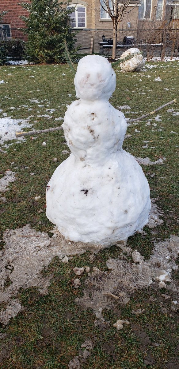 Students enjoyed the snow covered field today @DCPSschool