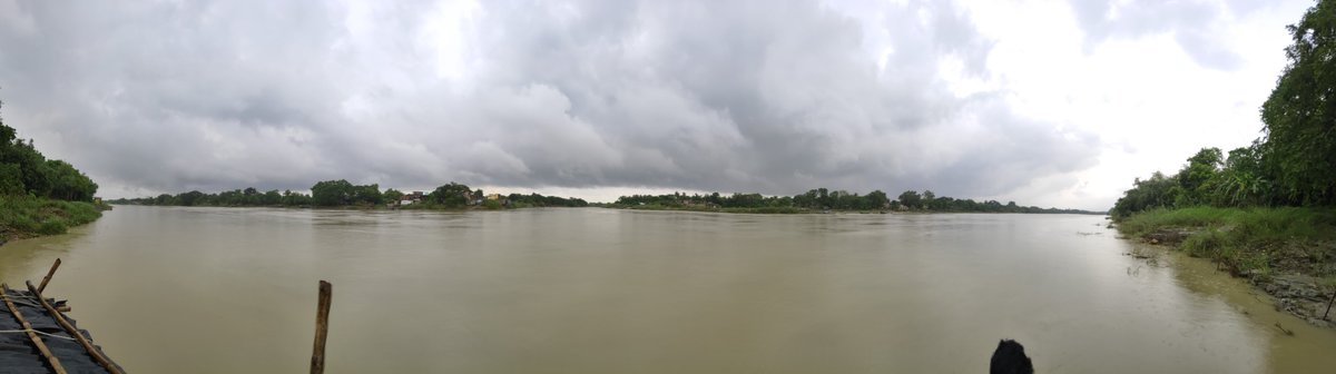 KolCountryroads's tweet photo. পারাপারের গল্প 🥰

একদিকে হুগলী অন্য দুই দিকে হাওড়া এবং পশ্চিম মেদিনিপুরের গ্রাম; মাঝ দিয়ে বয়ে চলেছে রুপনারায়ণ ও মুন্ডেশ্বরী নদী; নদী মানেই পারাপার; এই তিন জেলার মানুষের পারাপার একটাই ভুটভুটিতে করে;

🎬সেই এপিসোড দেখুন এই চ্যানেলে
https://t.co/jENxKZigJ1 https://t.co/wdfaCp3455