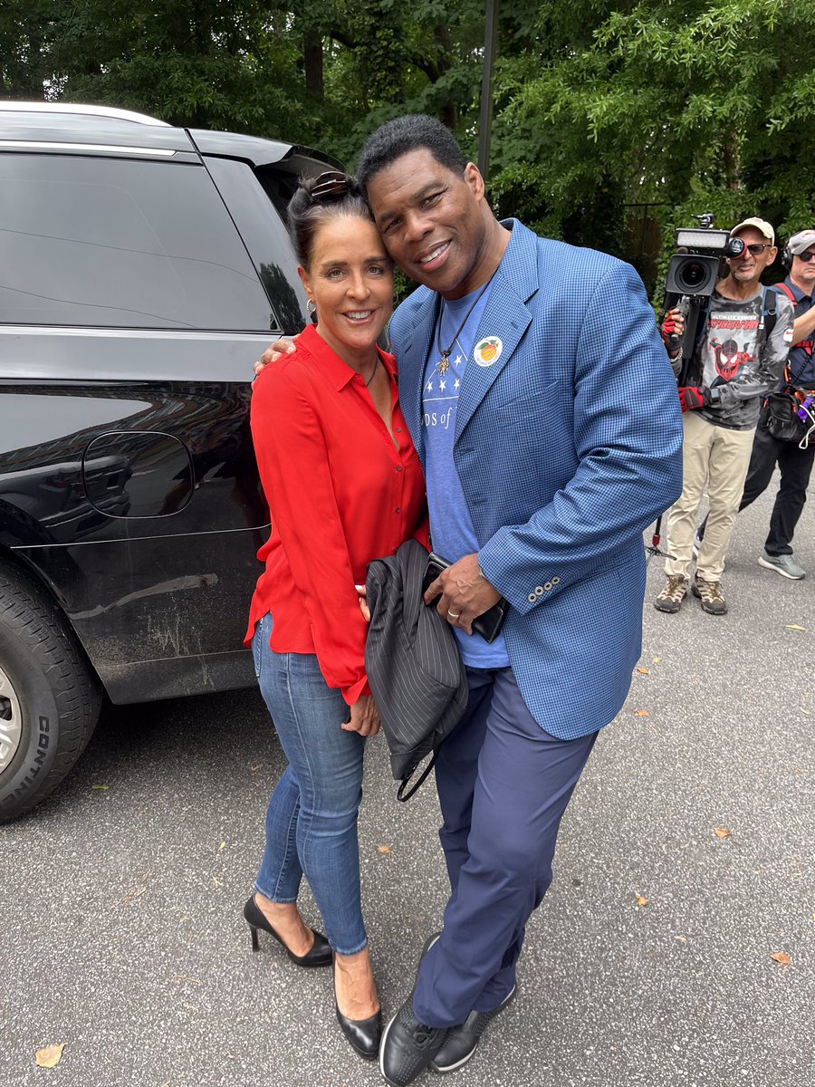 jerilyn_purdy's tweet photo. @Joannelindner @HerschelWalker Julie, his wife. https://t.co/xqEtu6zGme