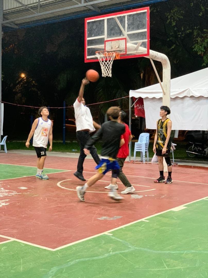 datoramanan's tweet photo. 16hb November 2022 | Rabu
Saya sempat singgah di Gelanggang Bola Keranjang BRP 7 untuk menyaksikan dan juga beraksi sedikit bersama anak mudaΒ² Bukit Rahman Putra #SungaiBuloh47000
#Calon6 #Harapan #SungaiBuloh #P107 #SungaiBuloh #SungaiBuloh
#AnwarPM10 #UndiHarapan https://t.co/rwNu4egUwN