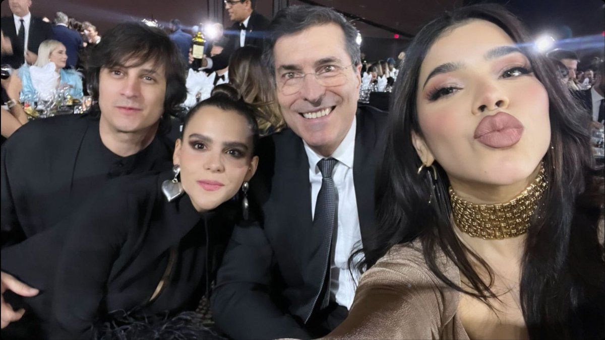 KeniaOsNoticias's tweet photo. Kenia Os con Yuya. https://t.co/GDbbHhoPPm