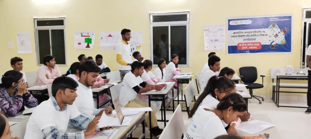 AjayYv40S's tweet image. जिला प्रशासन मुंगेली, @UNICEFIndia , @wethepeople_cg के सयुक्त तत्वाधान में, जमखोर में सामाजिक व्यवहार परिवर्तन के अंतर्गत क्षमता निर्माण हेतु 2 दिवसीय प्रशिक्षण कार्यशाला आयोजित हुई!!
#SBCWorks
#BehaviourChangeMatters 
 @rahuldeoias @SBCCalliance
