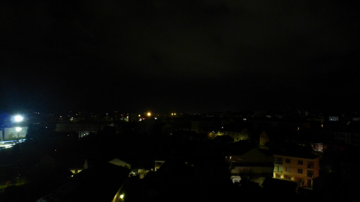 JackieMusique's tweet photo. #Photo #Nature #Eclairages
Les éclairages de ma ville en 2 photos📷
La première à 21h30📷
La deuxième à 5h du matin📷 https://t.co/K2uK4RjQYE