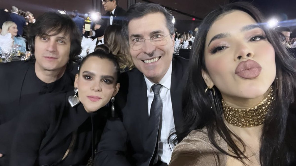 Kenia OS junto a Yuya y Siddartha.