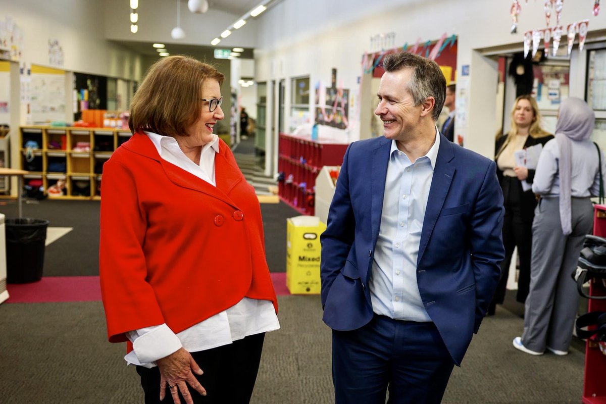 JasonClareMP's tweet photo. Great to visit Tarneit P-9 College today with Victorian Education Minister @NatHutchins and my friend @JoanneRyanLalor https://t.co/3hSGbtZ8N0