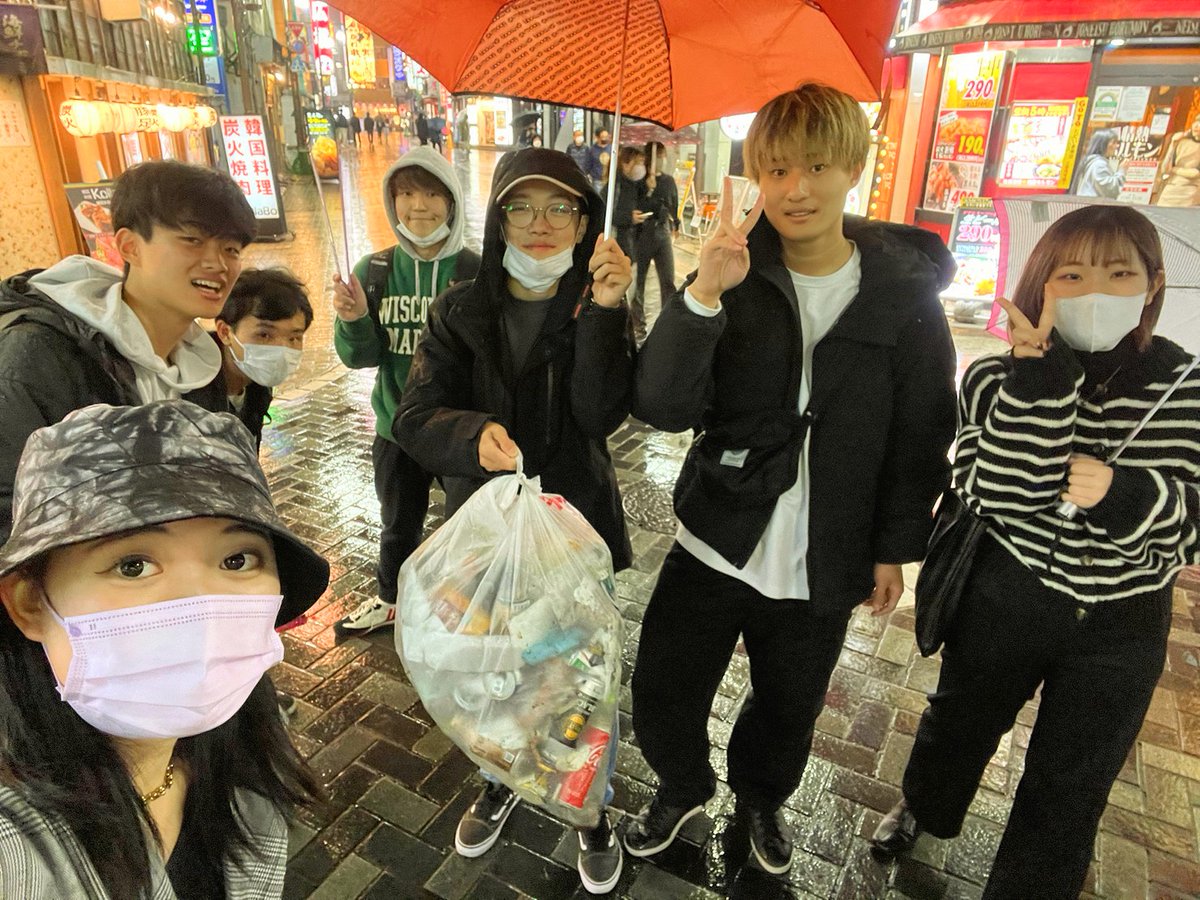 Cleaners0801's tweet photo. この前の日曜日に
サークルでごみ拾いをしました！

場所は池袋駅北口ということで
雨も降り、人も多い中でのごみ拾いでとても大変でした💦

ここ最近
月に1〜2回ペースを
月に3〜4回に増やし
週に1回以上ごみ拾いをしてます！

今後は回数だけでなく
拾う量も増やしてこうと思います！ https://t.co/OoJemcrzlC