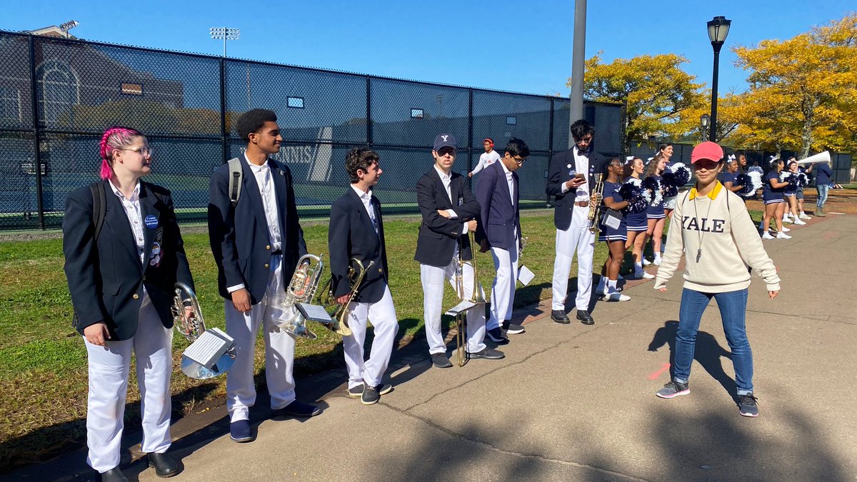 YaleYPMB's tweet photo. Bucknell didn't stand a chance when we teamed up with Yale Movement to destroy them with our dance moves 👯👯🎺🎶 #yale https://t.co/pZsXcO8t3F