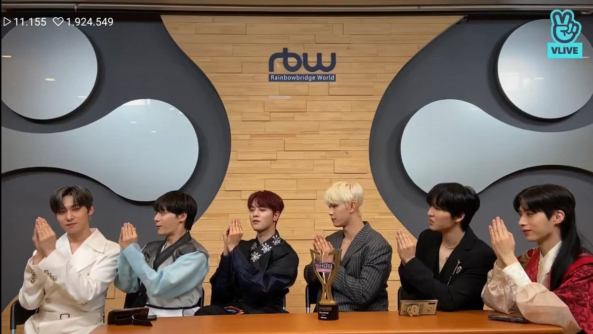 prettyslothyhw's tweet photo. happy first anniversary ๐ฅน๐ซถ๐ป #ONEUS1stWin #Luna1stWin https://t.co/NOVd190JKa