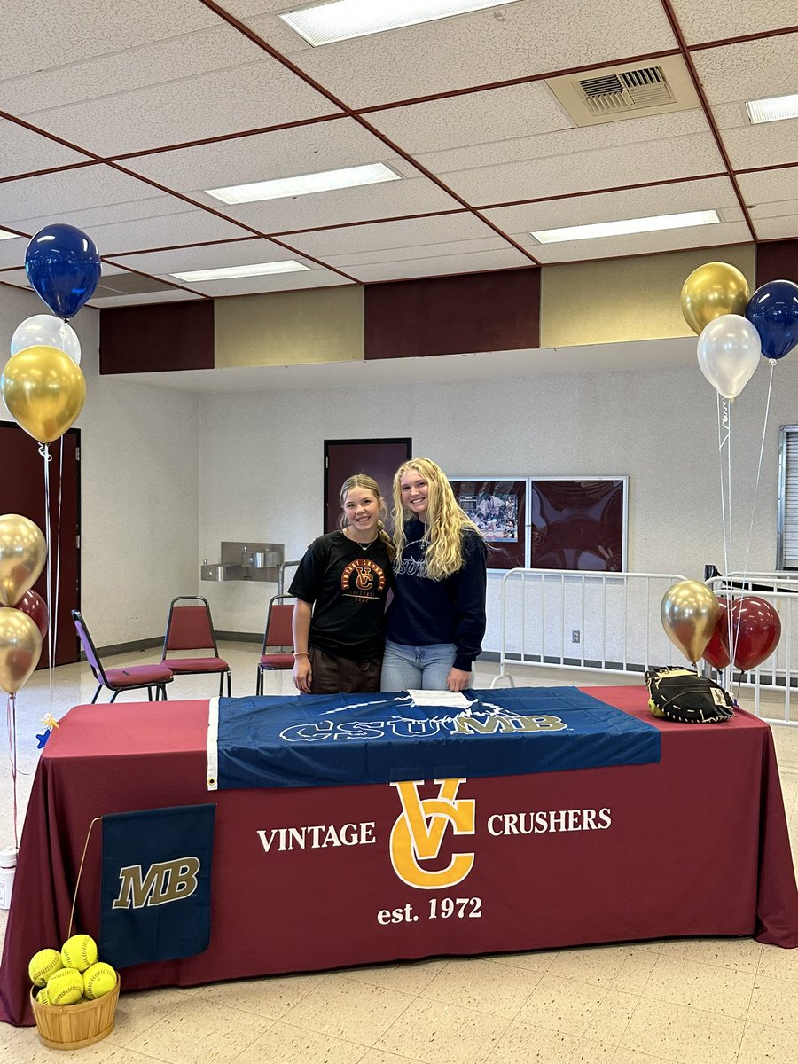Audrey_Manleyy's tweet photo. Celebrated my girl @evanderbilt2023 with my @VHSATHLETICS high school 🥎 teammates today! @CSUMBsoftball  is getting the hardest worker I know! Proud of you Em and love sharing the dirt with you. 🦦💙 https://t.co/Fe9hn04sPH