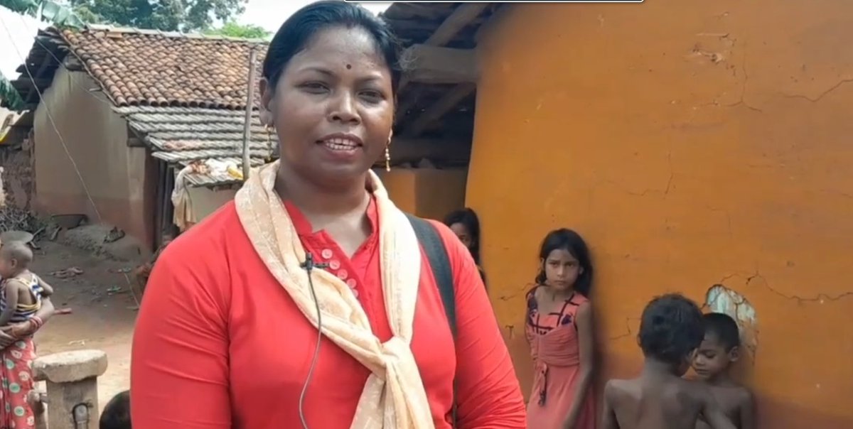 SAWMSisters's tweet photo. SAWM-UNICEF fellow Nitu Chakia travels to a #Keonjhar village in #Odisha to trace the travails of women and children. @SAWMSisters @UNICEFIndia #YoungWomenJournalistMentorshipProgramme #WorkingWomenAndTheirChildren https://t.co/z60tJ1ojBn