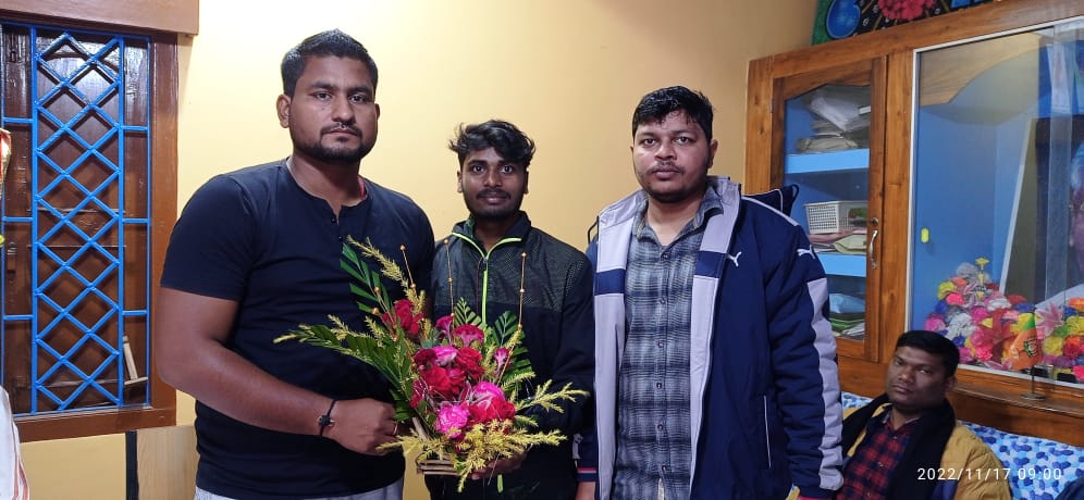 Osefd123's tweet photo. ଆଜି OSEFD ଭଦ୍ରକ ଜିଲ୍ଲା ର ସଦସ୍ୟ ଗଣ ଭଦ୍ରକ ଜିଲ୍ଲା  ଧାମନଗର ର ମାନ୍ୟବର ବିଧାୟକ ଶ୍ରୀ ସୂର୍ଯ୍ୟବଂଶୀ ସୂରଜ ମହୋଦୟ ଙ୍କୁ ସାକ୍ଷାତ କରି ସୁପ୍ରିମକୋର୍ଟ ଙ୍କ ନିର୍ଦ୍ଦେଶ ଅନୁସାରେ ପ୍ରତ୍ୟେକ ସାଧାରଣ ବିଦ୍ୟାଳୟ ରେ ସ୍ଥାୟୀ ସ୍ବତନ୍ତ୍ର ଶିକ୍ଷକ ନିଯୁକ୍ତି ନିମନ୍ତେ ଅନୁରୋଧ ପତ୍ର ଦିଆଗଲା ଏବଂ https://t.co/rn9CHKEPXl
