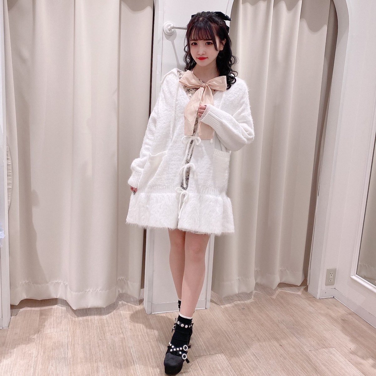 Swankiss_nagoya's tweet photo. 🎄11月19日発売🎄

femi fur C/D
color♡WHT/RED/BLK
price♡¥13,200(税込)

ふわふわの糸が冬を連想させ���
ニットカーディガン❄️
ひざまであるタイプなので、今の時期
温かさもばっちりです💗

お部屋で着用されても可愛いですよ🥰

 #Swankiss名古屋PARCO店 https://t.co/45kDuxZlUZ