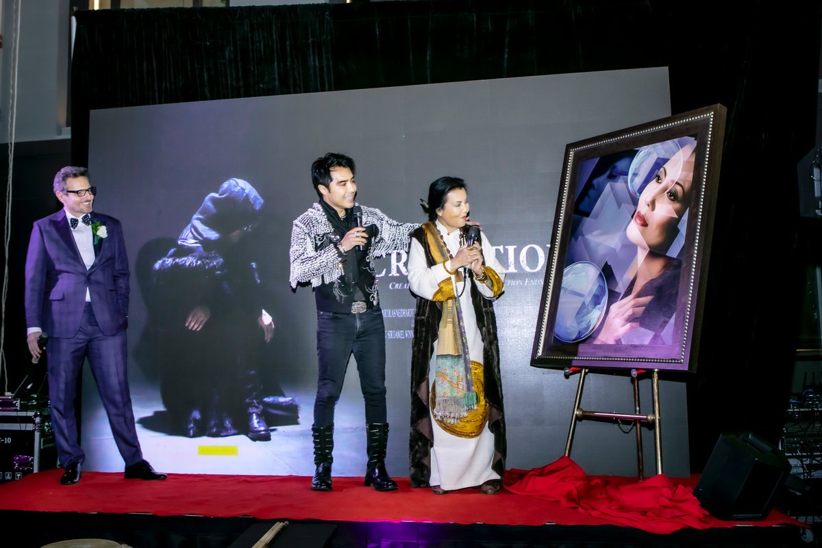 Gala " Creation " New art Work from Sir Daniel Winn in Berverly Hill - Winn Slavin Fine Art
#SirDanielWinn, #DanielWinn, #Creation, #WinnSlavinFineArt, #NewArtWork,#Redeo, #BerverlyHill , #ModernArt, #hollywoodArt, #NewArt,#Creationwork , 
<a href="/ductien/">Duc Tien</a>