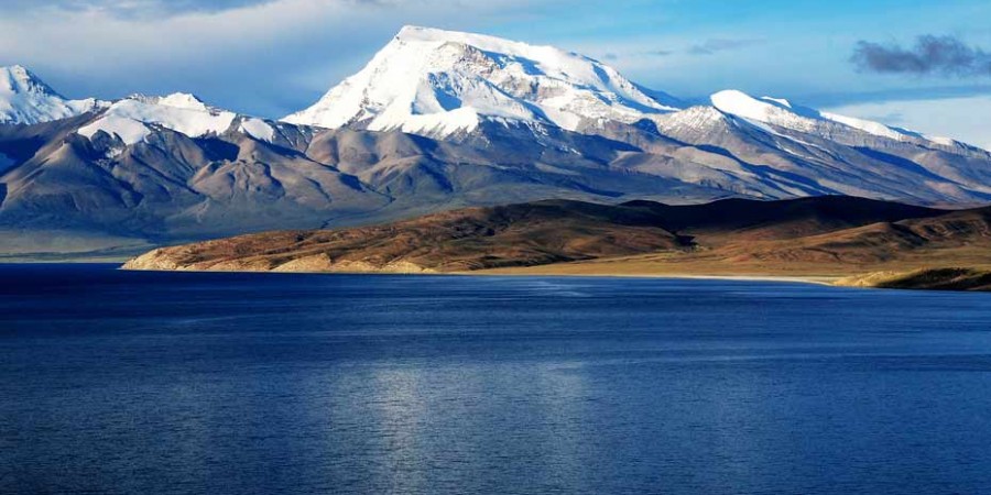 GhumIndiaGhum's tweet photo. As per Hinduism #LordShiva spends his most of the time on the top of the holy #MountKailash, practicing Yogic austerities, joy and love with his divine consort Goddess #Parbati (Mother of Mythology). On the south of Lake #Manasarovar Mount Gurla Mandhata: https://t.co/8lffhllLg3 https://t.co/l3FE9GPOCf