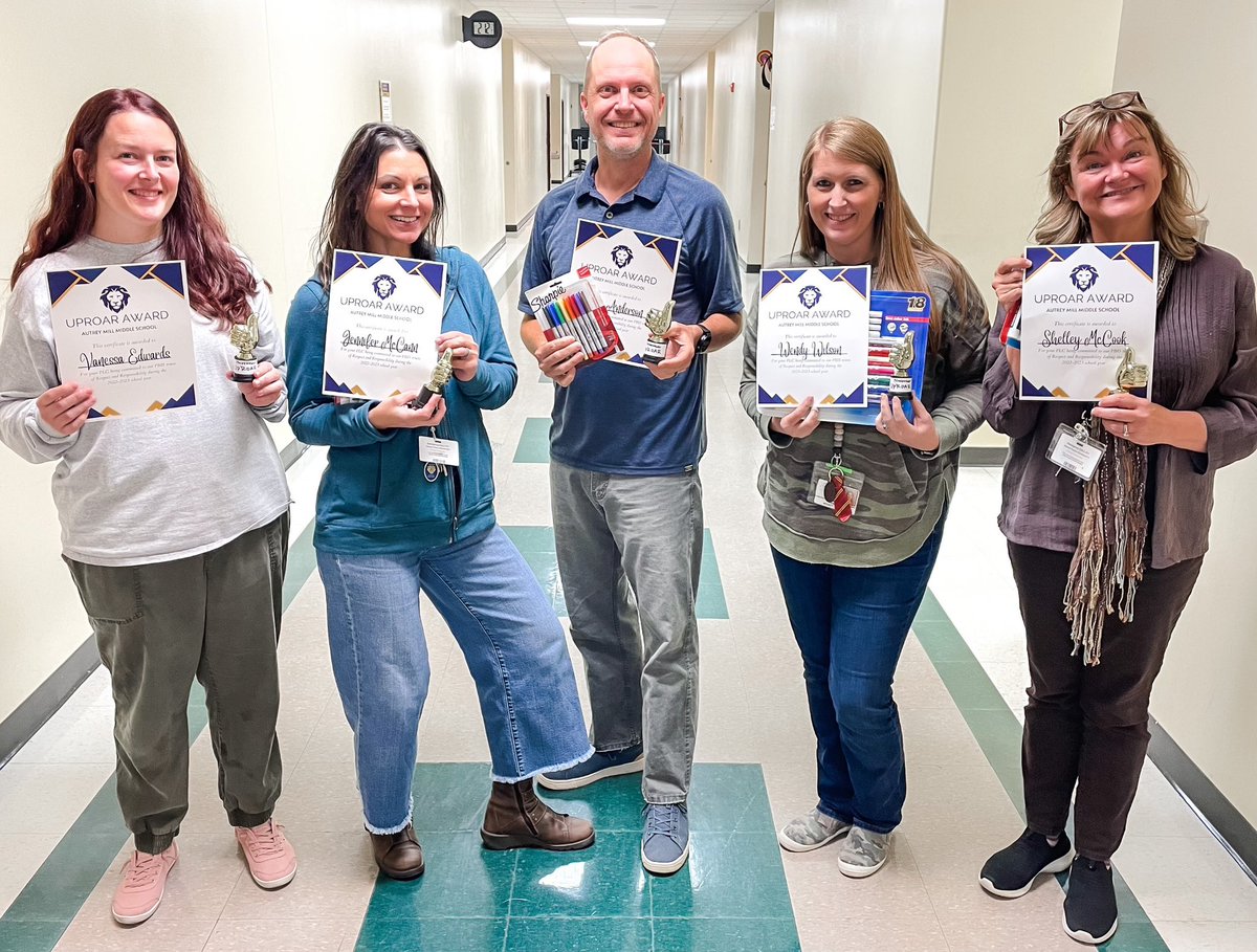 APWendyWilson's tweet photo. Feeling the love being honored with my fine arts team as November PLC “Uproar Award” recipient!!  Thank you! @AMMSPTA @MartinJE86 @AMMSLions https://t.co/xq1TWYMwd8