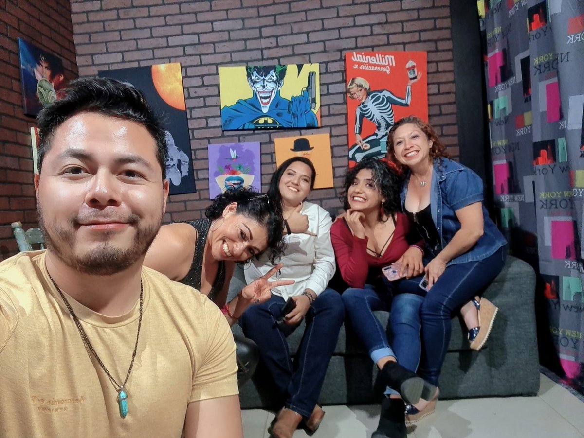 izzymorat's tweet photo. Una experiencia inolvidable, grabando nuestro primer programa de radio 🤙 hablando de pole dance. 🥰😉 https://t.co/poO7gwBxWO