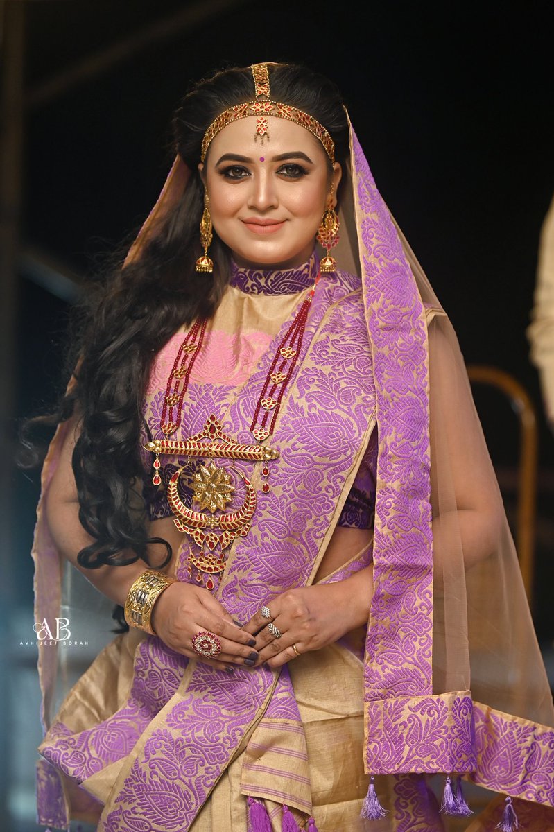PurabiBora12's tweet photo. Sweet #memories With the most popular assamese actress and actor @ShyamontikaSharma and @DebojitBhattacharyya 
Walked as a showstopper for @purabis_creation in #NEIFW , #Guwahati , #Assam 

#Shyamontika_Sharma #Debojit_Bhattacharya #fashionweek    #purabibora #fashion https://t.co/7kE1RuHPLS