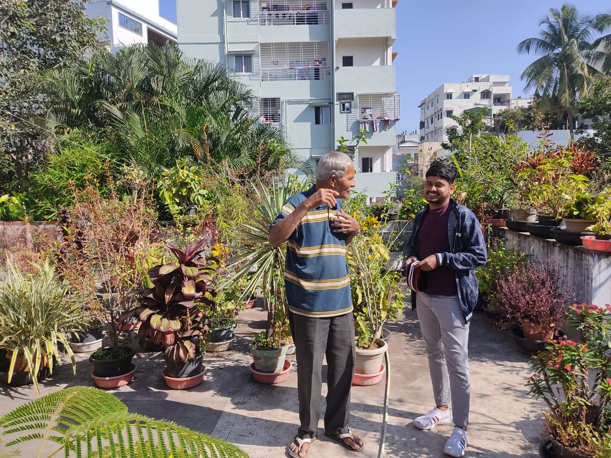 EnvironmentEngr's tweet photo. It was a pleasure to meet a retired Environmental specialist from NGRI I am very happy to see his affection on the trees even at 75 years old #greencity  #EPTRI #SwachhBharat2023 #EnvironmentalSustainability https://t.co/FlMQgtpy2V