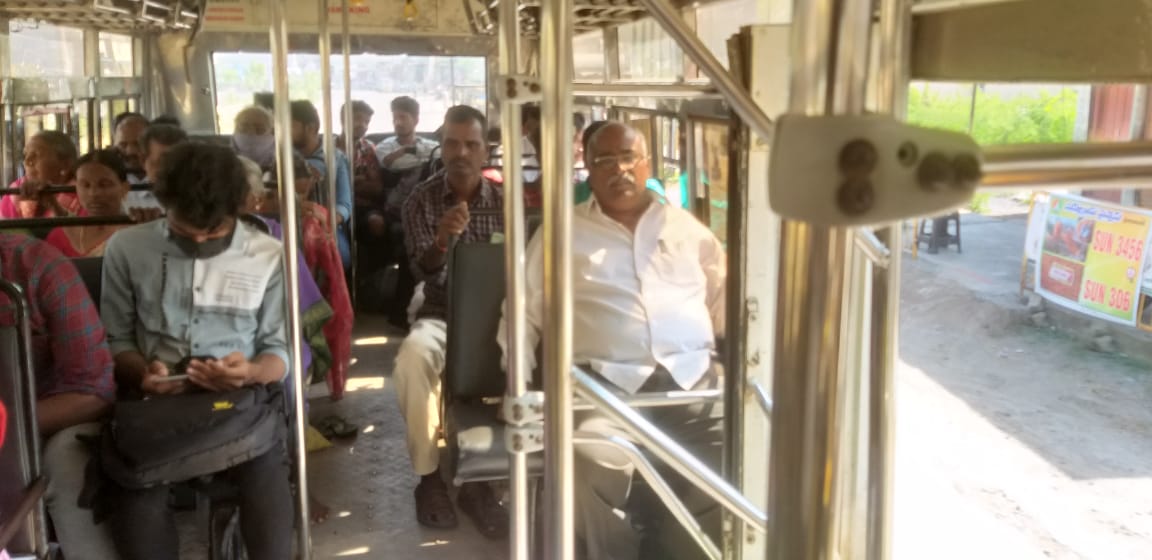 Dm wl2 travelling in 8395 hire bus from Atmakoor to hanamkonda during bus day.Good traffic.#ChooseTSRTC