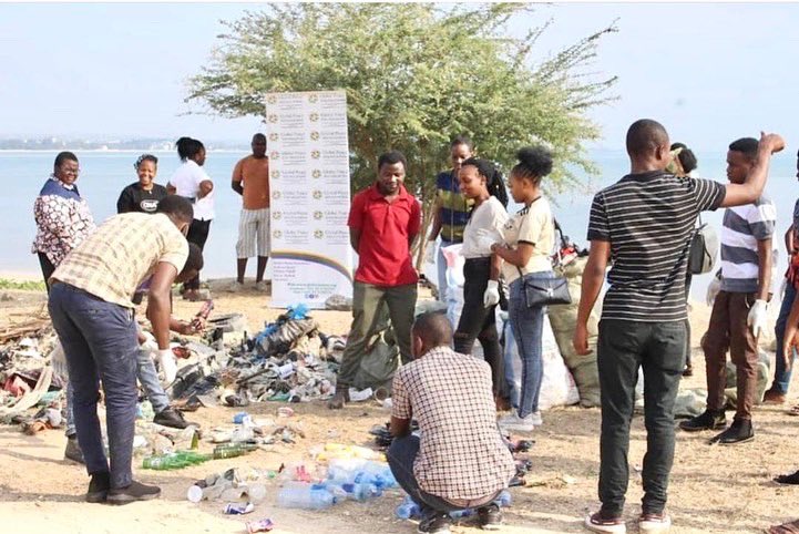 globalpeacetz's tweet photo. #TBT A Beach Cleaning Volunteer Action and creating awareness event.

 “Let’s Volunteer and Protect our Ocean for Beautiful 🇹🇿.”

#worldcleanupday #WCD2022 #Tanzania #Letsdoit
#environment #SportsAndEnvironment
#CleanUp #YouthAndEnvironment #treeplanting https://t.co/QAv23dfmzh