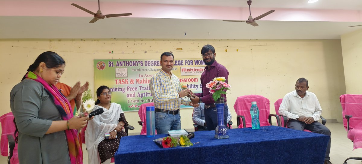 Mutyam_kumar's tweet photo. Inaugural event of TASK - Arithmetic &amp; Reasoning and Mahindra Pride classroom training for student of St. Anthony's Degree college for Women, Sangareddy. https://t.co/pER8rZ1zAw