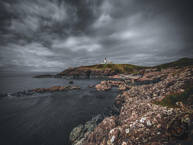 Getting ready to turn the lights on at #KillantringanLighthouse 
Great 📷: Kathleen M
Colfin Captures  
#Lighthouse #Scotland #LoveScotland #ScottishBanner #ScotlandIsCalling #BestWeeCountry #VisitScotland #VisitDumfriesAndGalloway #DiscoverSouthScotland