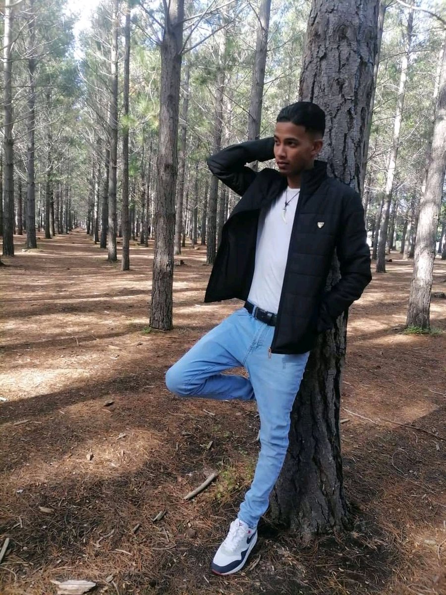 Discreet Bottom tweet media