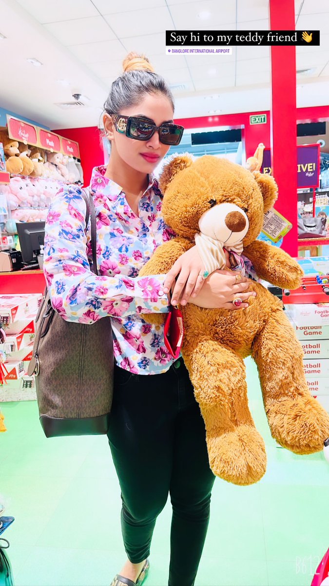 Say "hi" to my teddy friend 😍