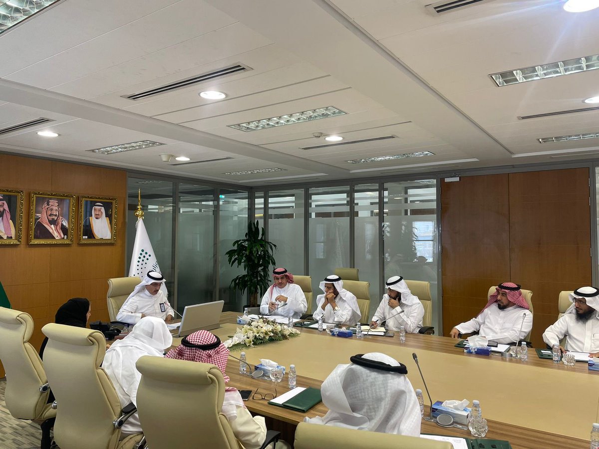 #غرفة_البكيرية 
عقد معالي مساعد وزير  التعليم الدكتور سعد بن سعود ال فهيد بحضور أ/عواطف الحارثي المشرفة على وكالة التعليم الأهلي ورشة عمل ( الرسوم الدراسية ) .
مع رئيس وأعضاء لجنة التعليم الاهلي والتدريب في اتحاد الغرف السعودية .

بحضور ممثل غرفة البكيرية أ/ حسن الراجحي .