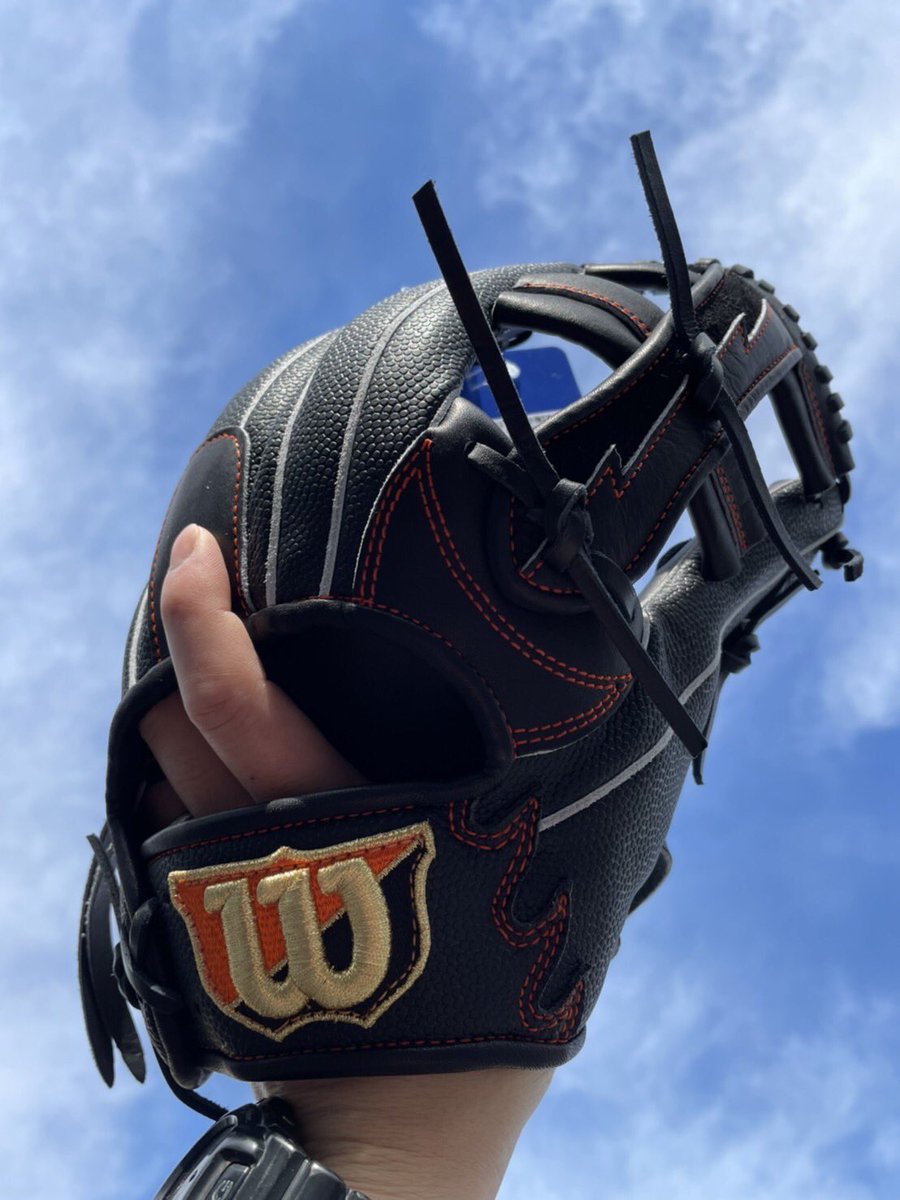 BaseballShopCV's tweet photo. #WILSON Infielder’s Glove.

For sale.

#wilsonbaseball #wilsonbaseballglove 
#baseball #baseballglove #baseballgloves #infield #infielder #infielders #baseballlife #baseballgame #baseballgames #baseballislife #baseballlove #baseballseason #baseballseasonishere #baseballlifestyle https://t.co/XLKZs8uK2B