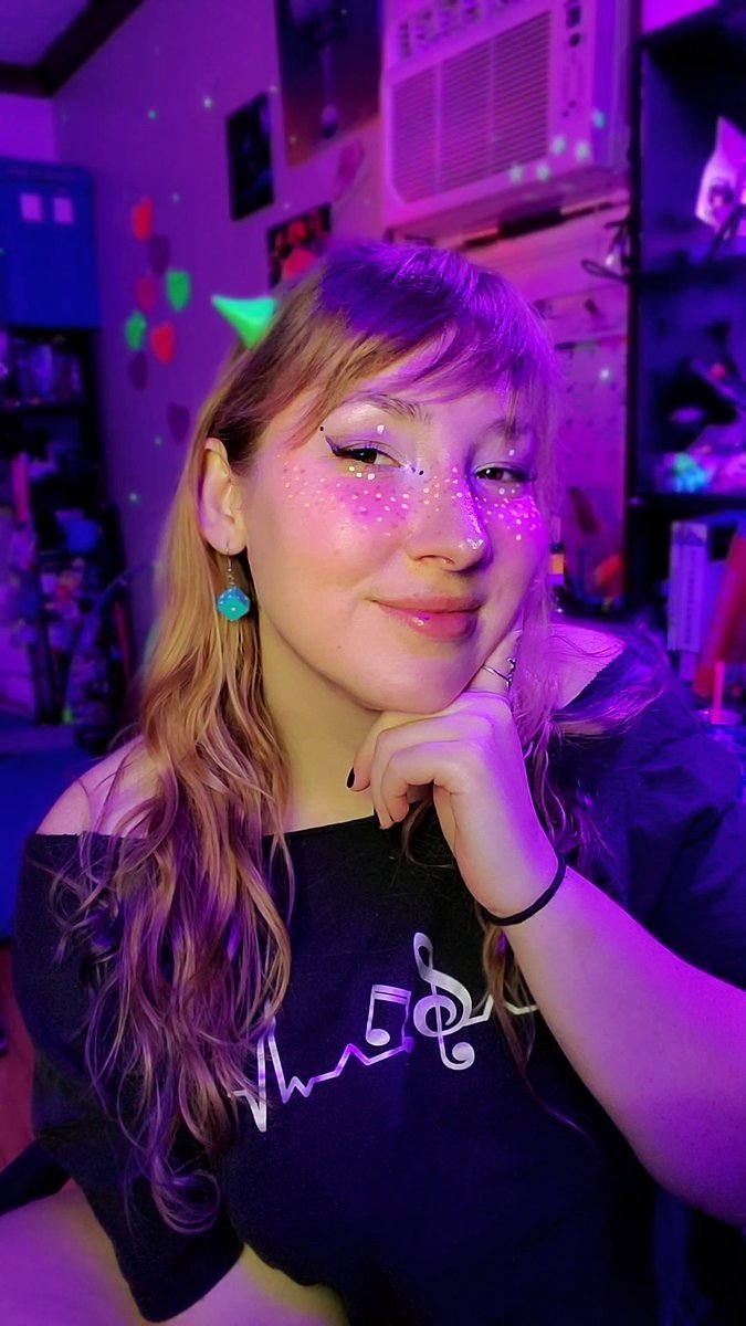 Queen55Killer's tweet photo. PSA wine + nyquil is a fast pass to bedtime. Goodnight everyone and TY for vibing during borderlands and Thank You to everyone who !bl and submitted ur feedback ♥️
Love You and can't wait to see you Saturday for Piney Palloza!!! #internetparty https://t.co/Ekt3nPLl1u