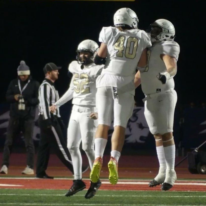 ocean_taufa's tweet photo. 2022 Full freshman Varsity szn highlights. Blessed with my brothers
#40TAUFA #TAUFACLAN #deserthillsfootball https://t.co/EuCgXa3BIJ