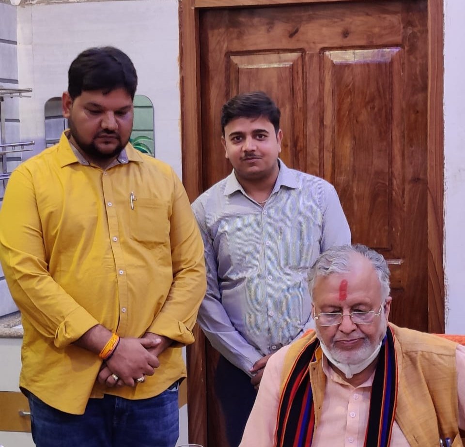 guptankit1994's tweet photo. बरिष्ठ कैबिनेट मंत्री उत्तरप्रदेश सरकार आदरणीय @SureshKKhanna जी को जन्मदिन की हार्दिक शुभकामनाएं..
🎂🎂💐💐 https://t.co/EGu3qNzz1J