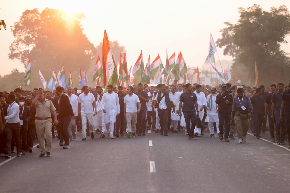 vdsatheesan's tweet photo. The most invigorating thing in #BharathJodoYatra is the enthusiastic participation of young people. They want a secular and modern India. And their leader and hope is #RahulGandhi. https://t.co/TySfewnkIZ
